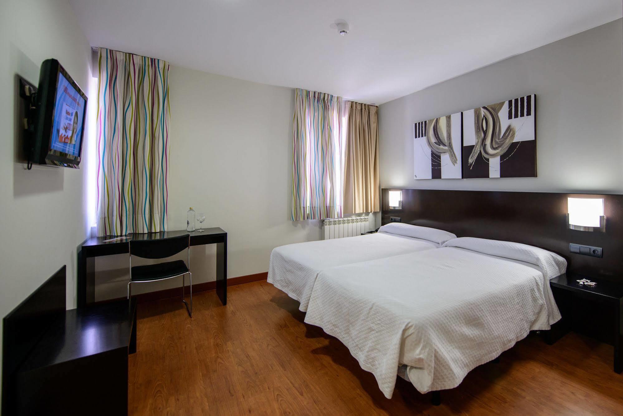 Hotel El Paso Honroso Hospital de Órbigo Kültér fotó