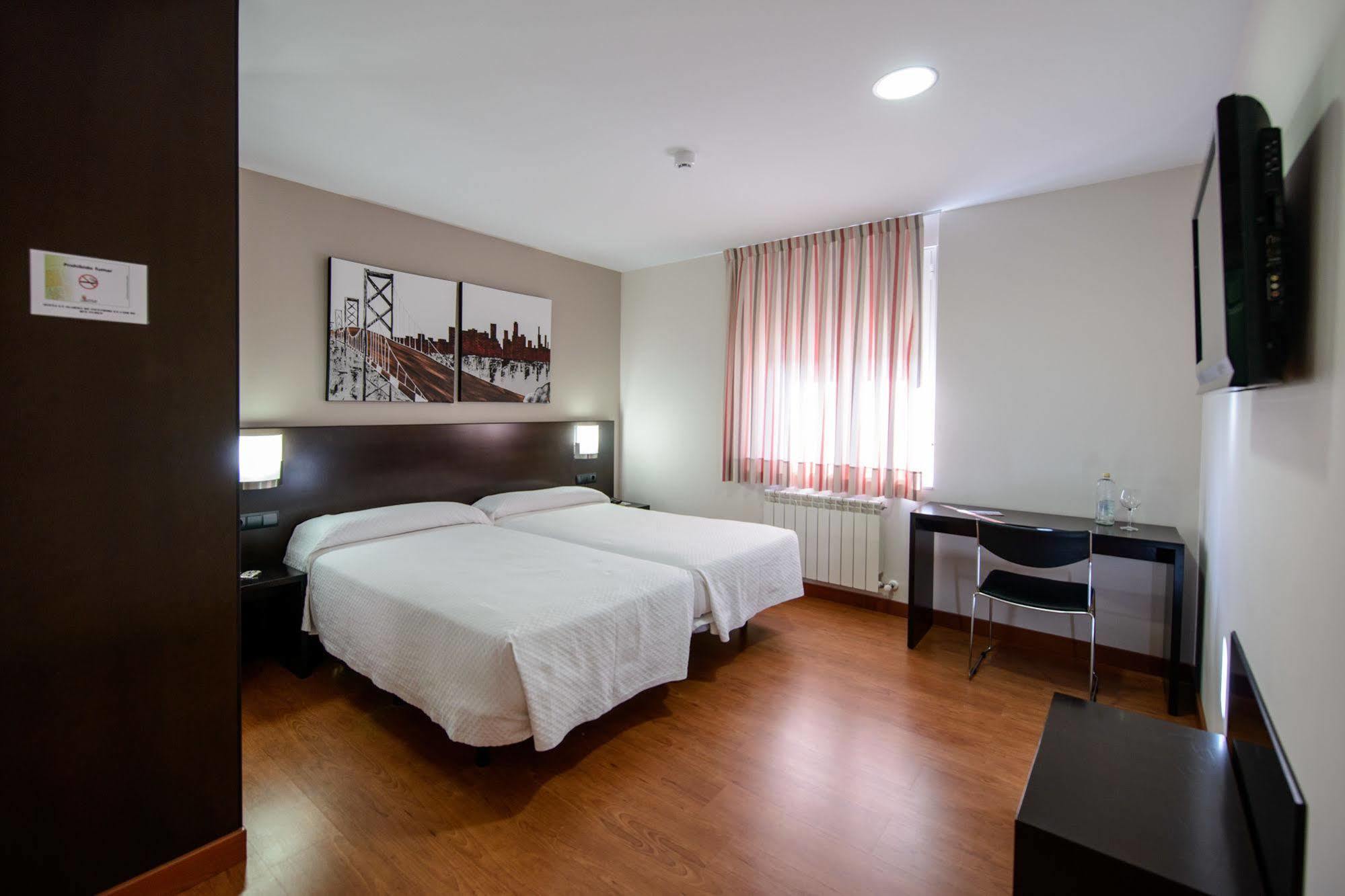 Hotel El Paso Honroso Hospital de Órbigo Kültér fotó