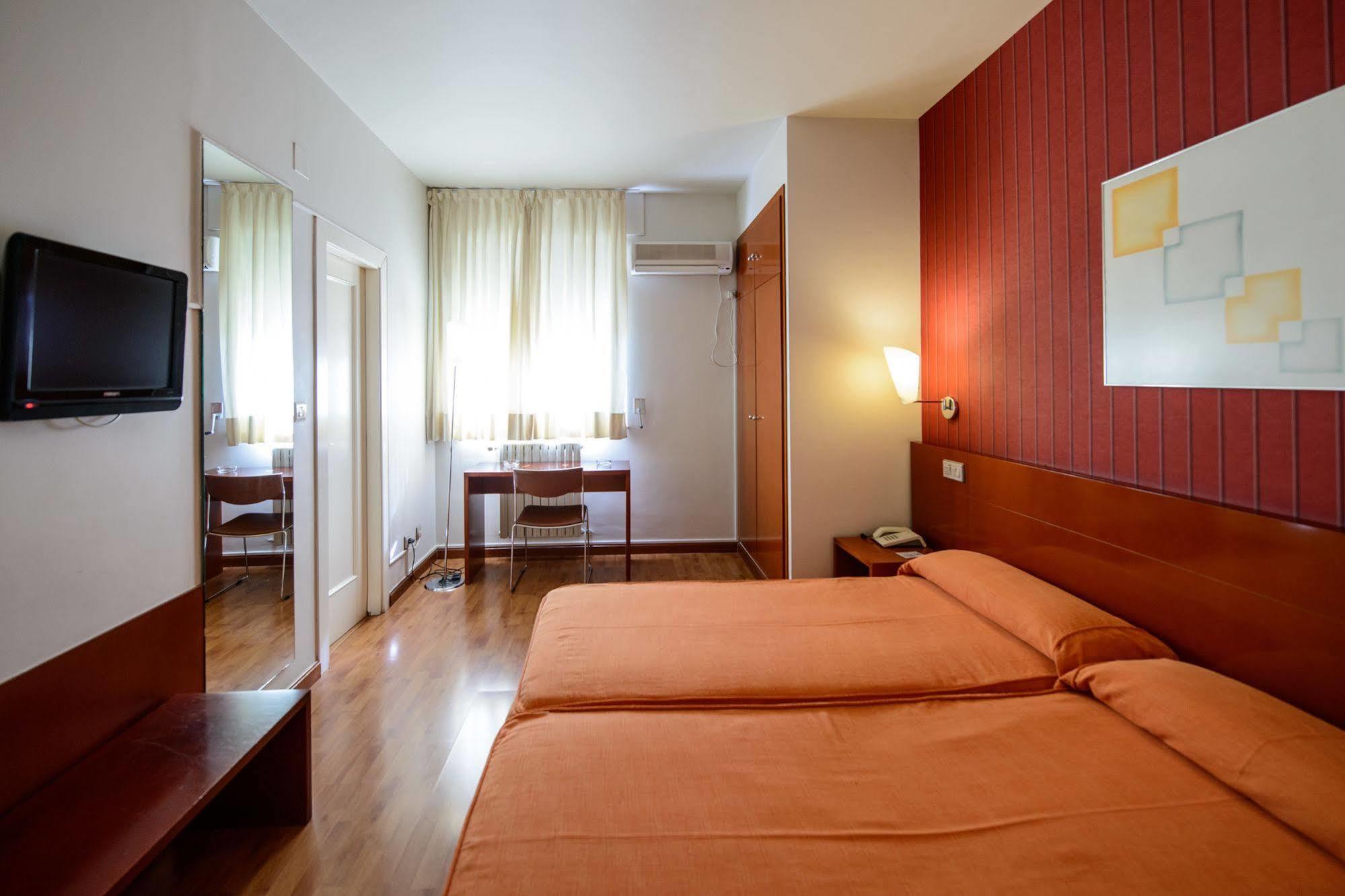 Hotel El Paso Honroso Hospital de Órbigo Kültér fotó