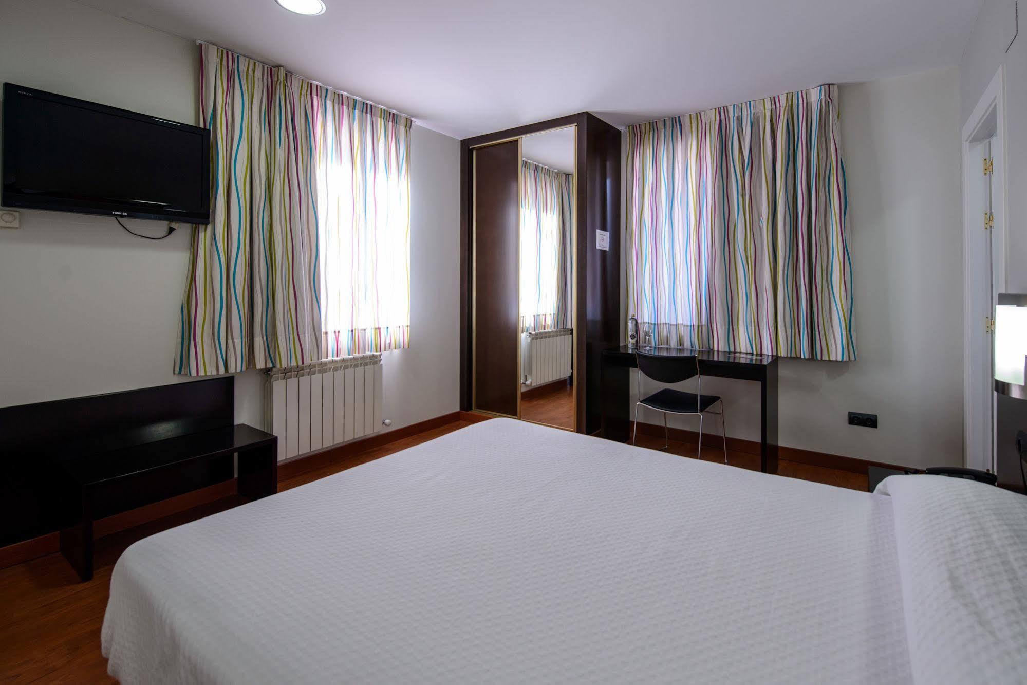 Hotel El Paso Honroso Hospital de Órbigo Kültér fotó
