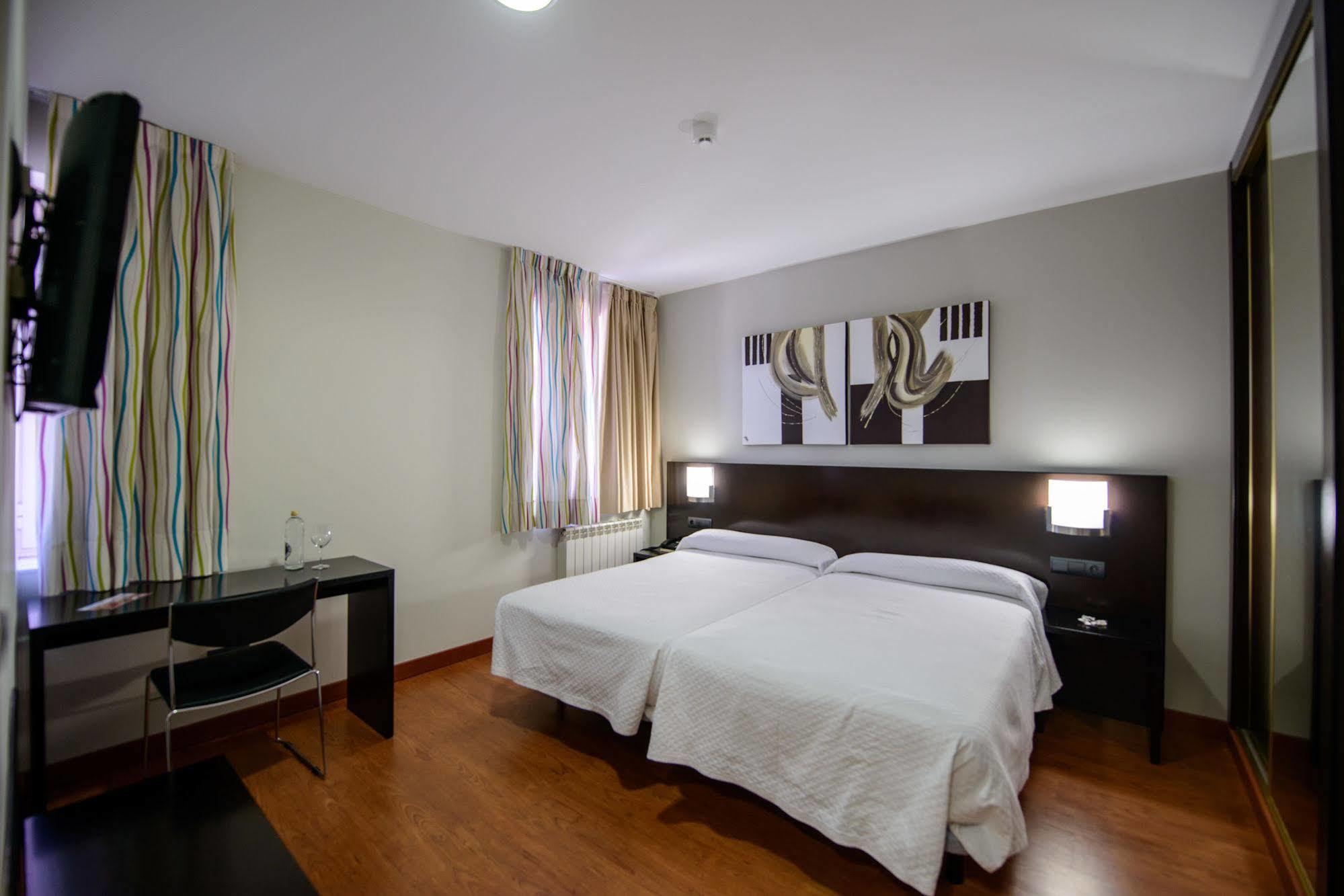 Hotel El Paso Honroso Hospital de Órbigo Kültér fotó